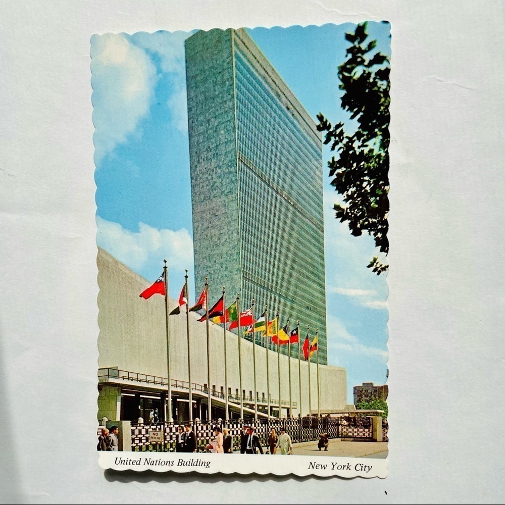 Vintage United Nations Building New York City USA Scalloped Edge Postcard